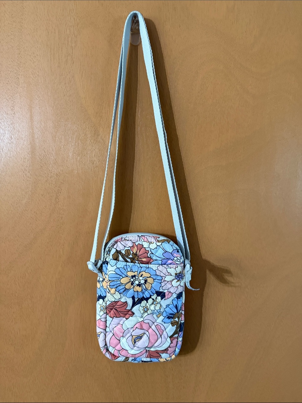 Vtg Vera Bradley White Quilted Floral Crossbody with Multicolor Blooms